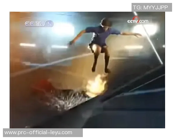 天下足球王梁丝袜的传奇故事与足球梦想的完美交融 天下足球王梁丝袜的传奇故事与足球梦想的完美交融