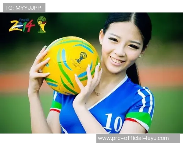 子轩足球宝贝带你领略激情四射的绿茵场景与青春活力的完美结合 子轩足球宝贝带你领略激情四射的绿茵场景与青春活力的完美结合