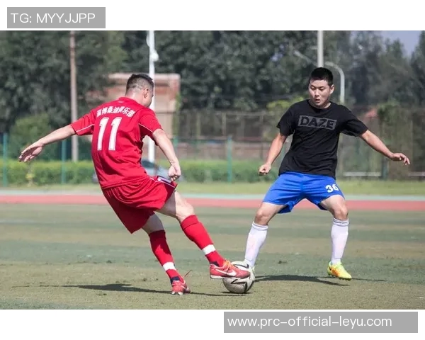 足球经典过人技巧视频集锦让你领略球场魅力与精彩瞬间